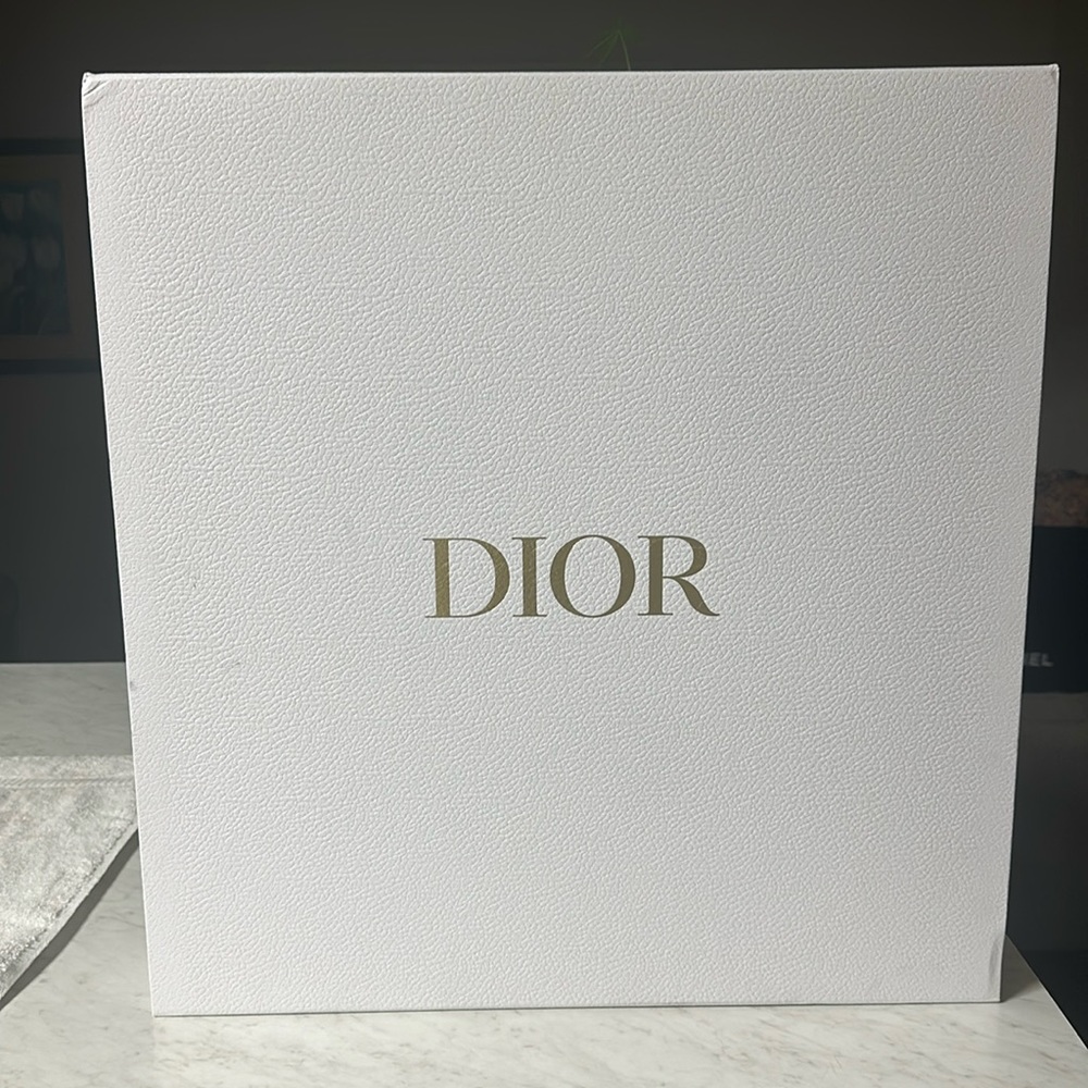 DIOR DIOR 21 1/2 by 20 1/2 and 4” deep. In very good condition 👍🏻 🤍💛🤍💛🤍💛